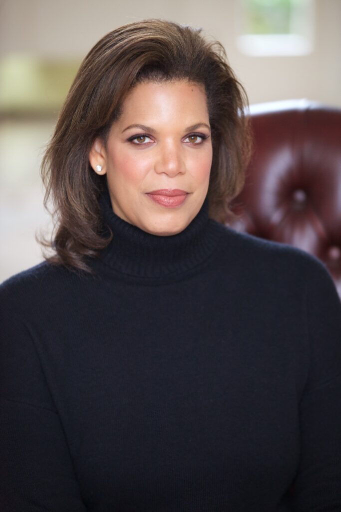 Headshot of Rachel Fenderson